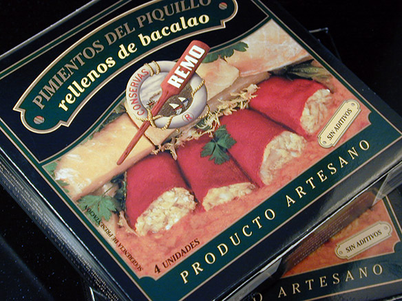 Pimientos del piquillo rellenos de bacalao