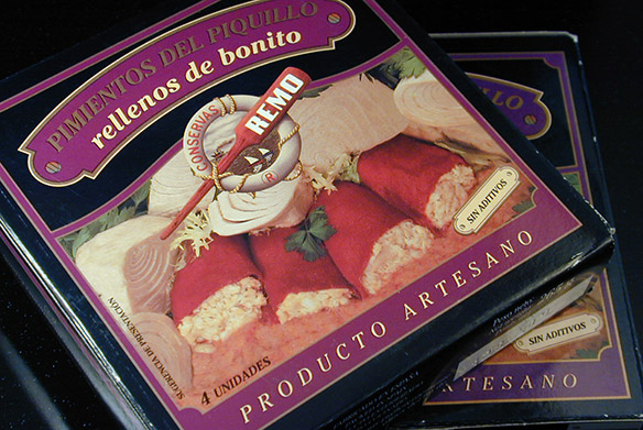 Pimientos del piquillo rellenos de bonito