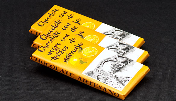 Chocolate negro con trozos de naranja Aquilino